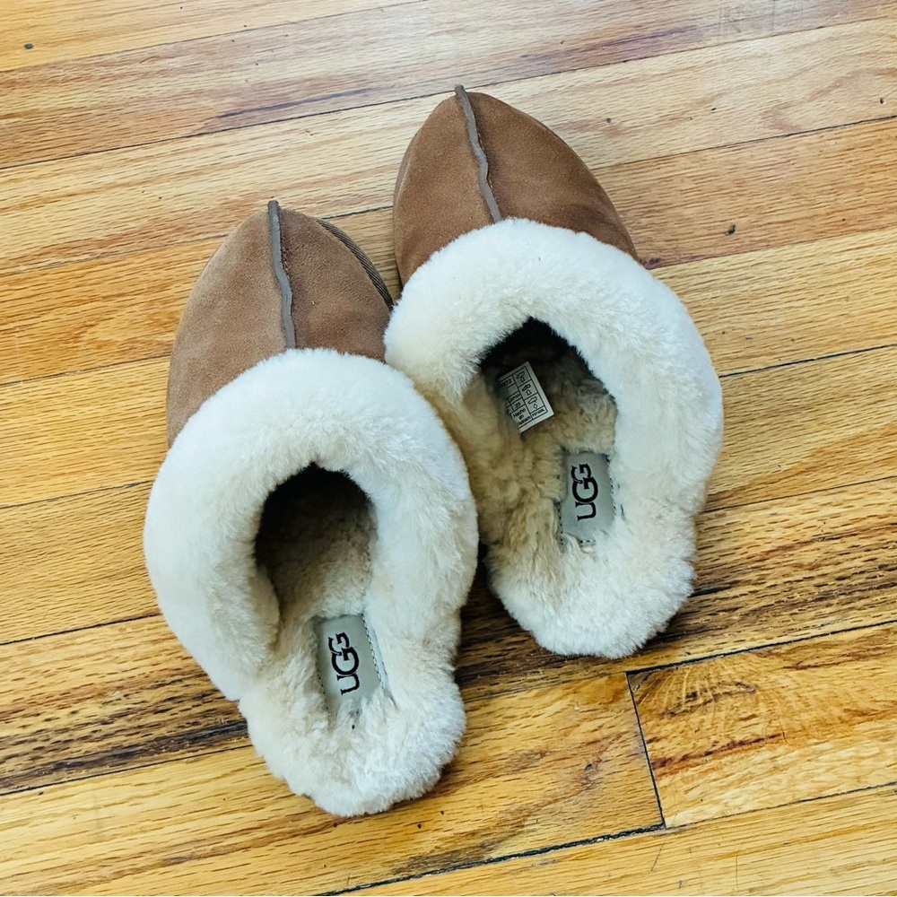 Girls UGG Scuffette ll Slipper - Size 6 Chestnut - Picture 2 of 7